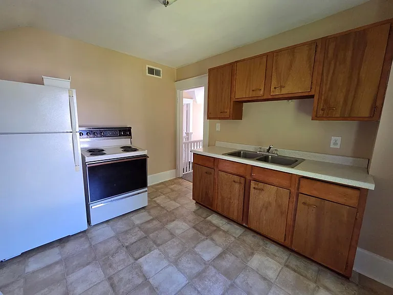 115 1/2 Banning Ave — Photo 5