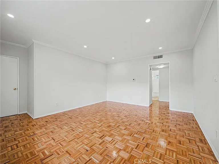 6342 Morse Ave — Photo 8