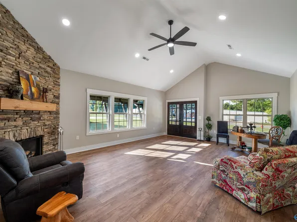 444 Ranch Rd, Rainsville, AL 35986