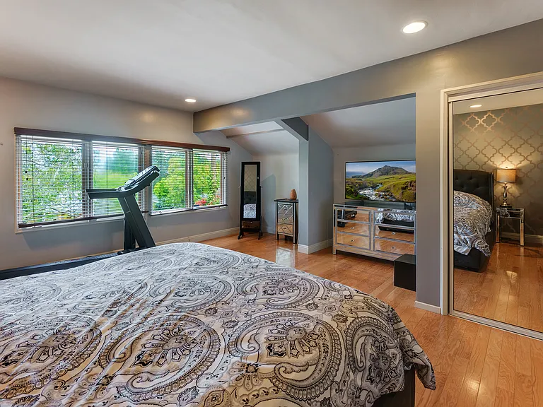 3740 Lankershim Blvd — Photo 9