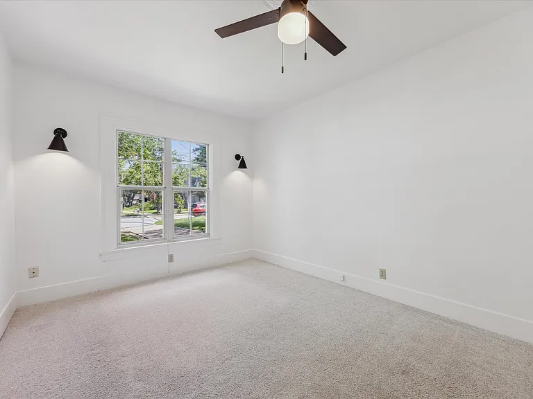 3300 Harris Park Ave — Photo 13