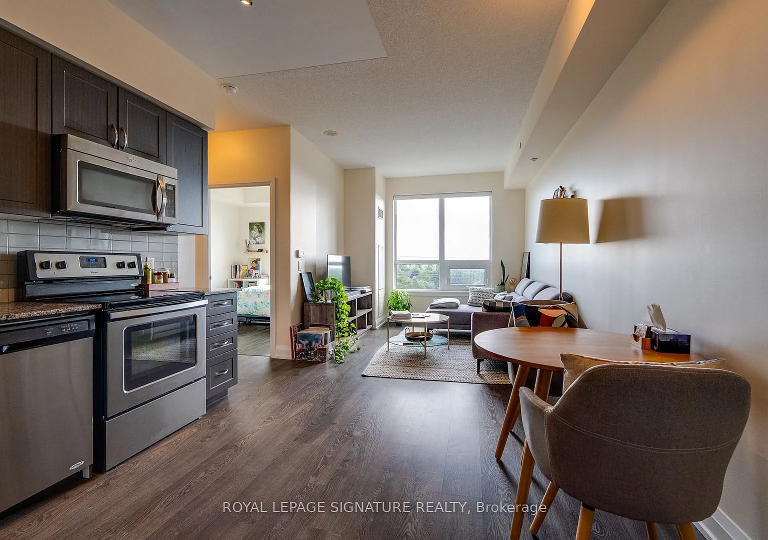 Legacy Park Condos — Photo 3
