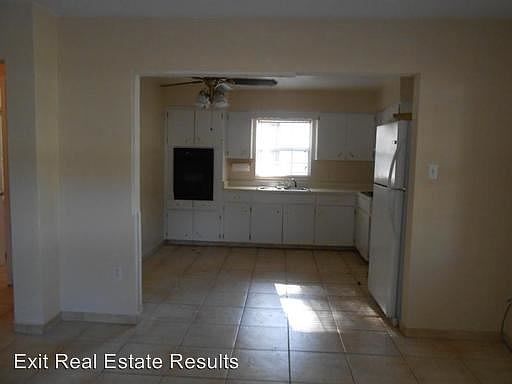 2nd image of 109 E King St