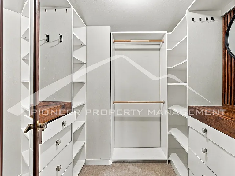 2598 S Vaughn Way #B — Photo 16