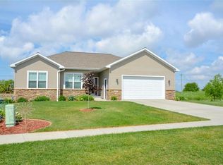 1327 Cherokee St, Nevada, IA 50201