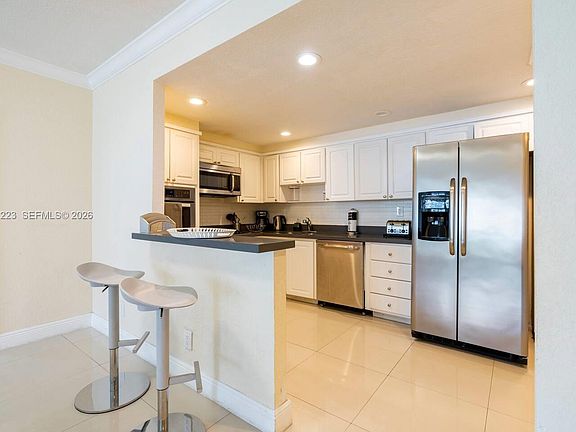 5th image of 19370 Collins Ave APT 716