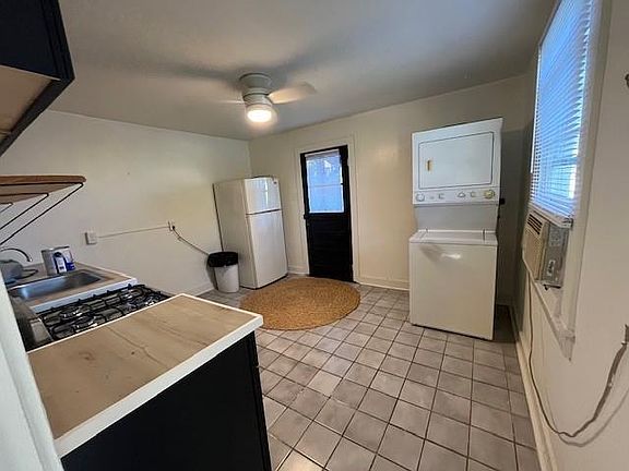 3rd image of 8129 Maple St