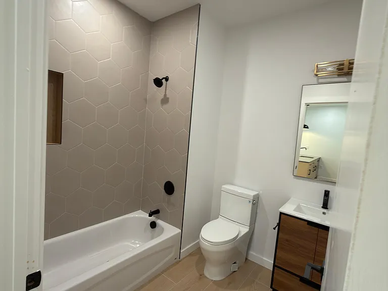 75 Webster St #4D — Photo 5