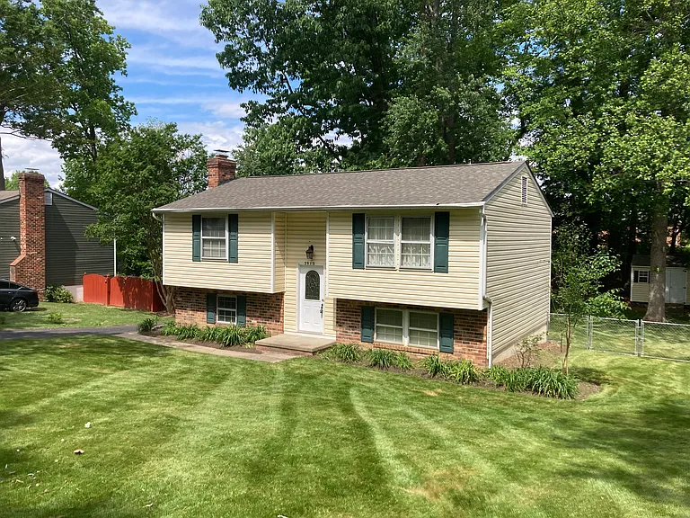 3913 Woodfield Rd — Photo 43