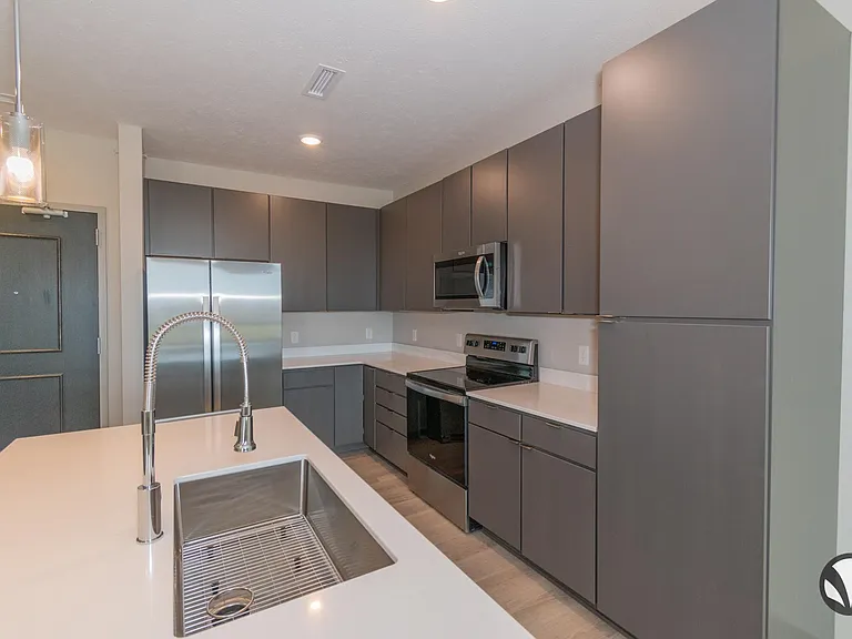 Chateau at Yankee Hill Apartments — Photo 49