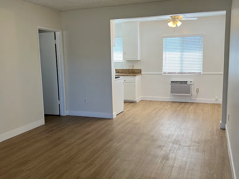 8415 Amigo Ave #8 — Photo 4