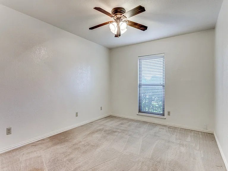 6900 Sandstone Ct — Photo 10