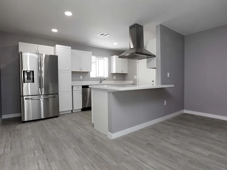 10631 W Salem Dr — Photo 2