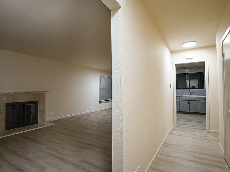 582 Euclid Ave #A — Photo 4