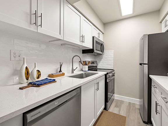 2nd image of 1330 W Broadway Rd APT B304