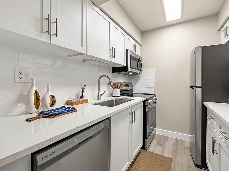 The Halston Apartments — Photo 2