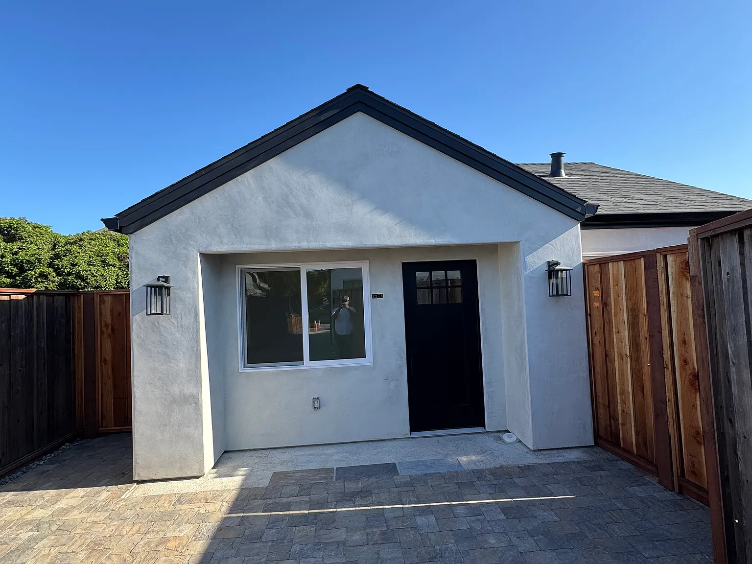 2 bed, 760 sqft, $3,000 — Photo 2