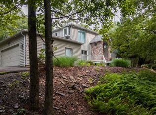 111 Old Farm Rd, Milford, PA 18337