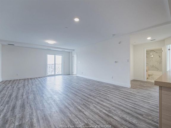 5th image of 1675 Banwell Rd #706