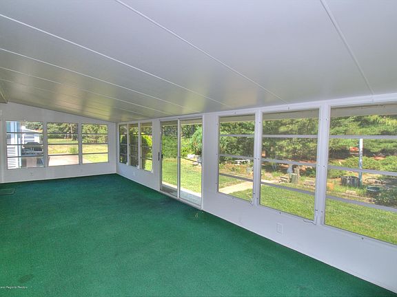 4th image of 37 Doral Dr