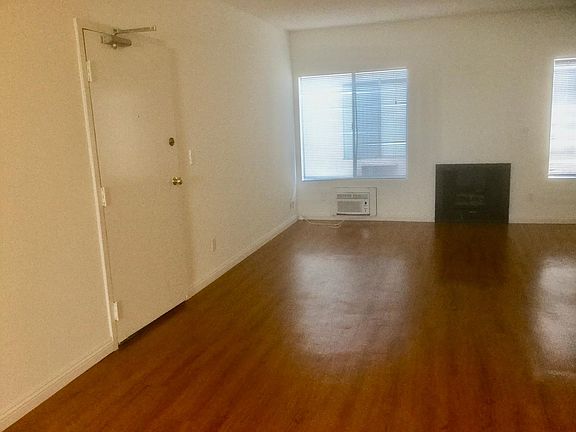 3rd image of 3650 Greenfield Ave APT 11