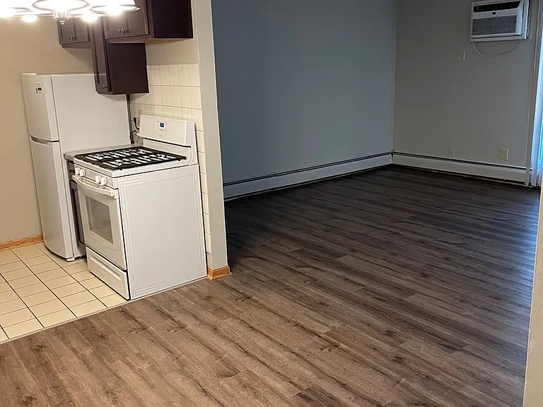 Cedar Avenue Apartments — Photo 30