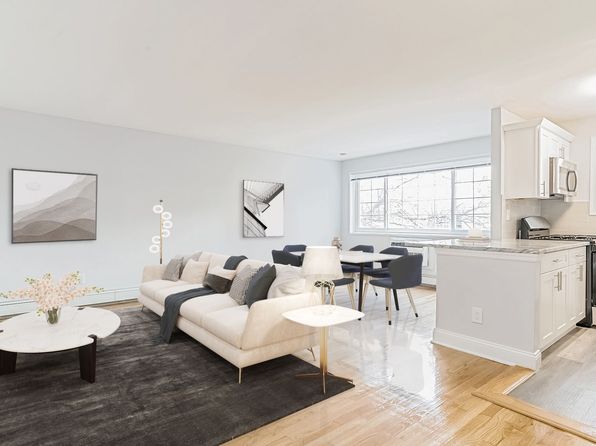 Eagle Rock Apartments at Carle Place | 401 E Jericho Tpke, Carle Place, NY