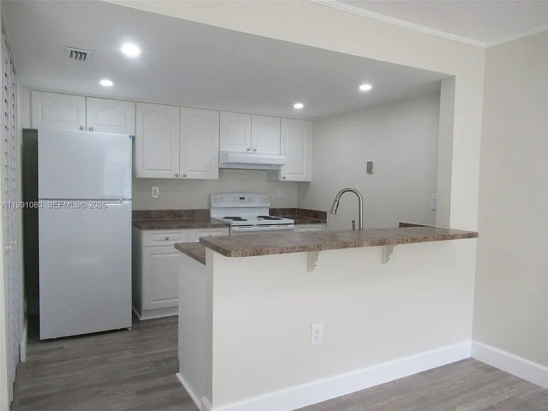 6825 SW 45th Ln #12 — Photo 4