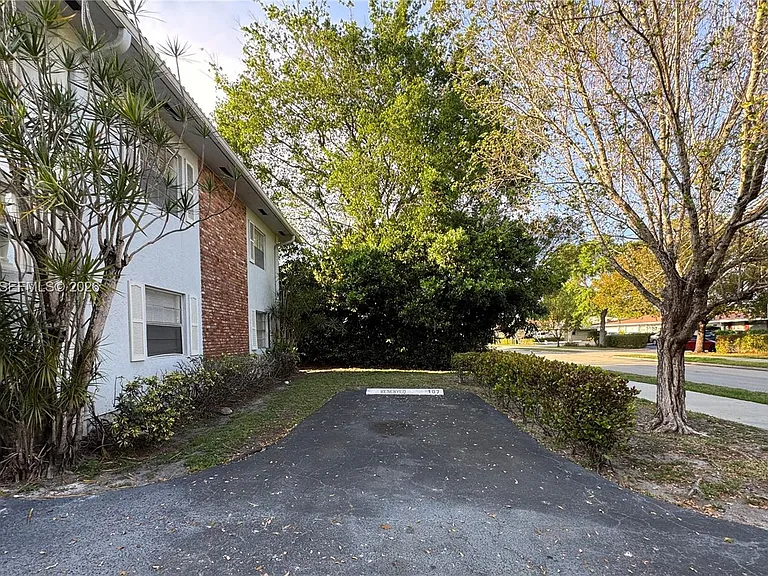 4140 Woodside Dr #107 — Photo 21