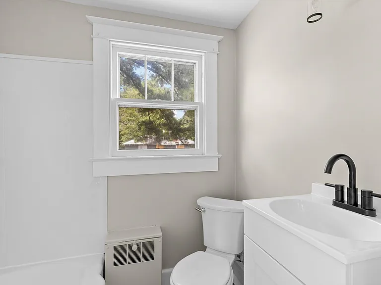 149 Beach Rd — Photo 18