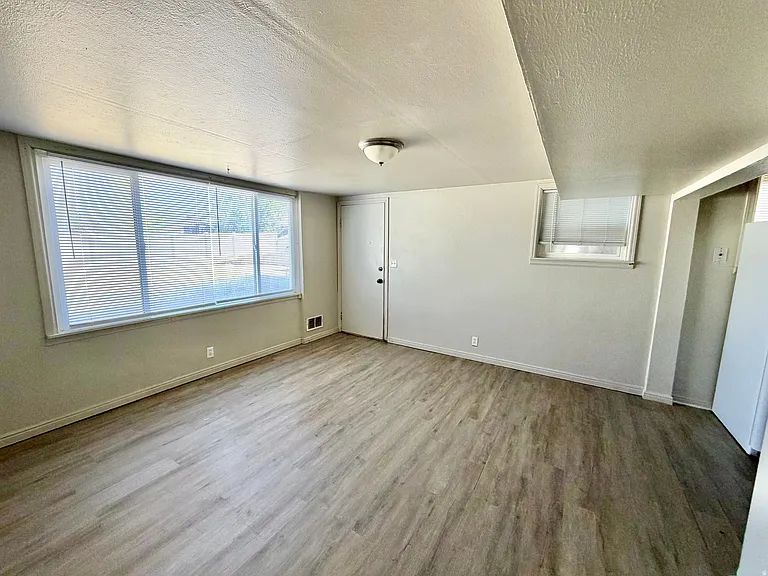 7 Foothill Blvd — Photo 9