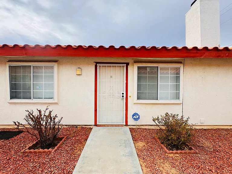 9633 N Loop Blvd #B — Photo 1
