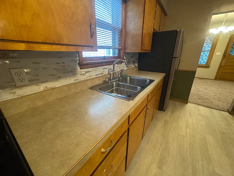 709 Main St E — Photo 11