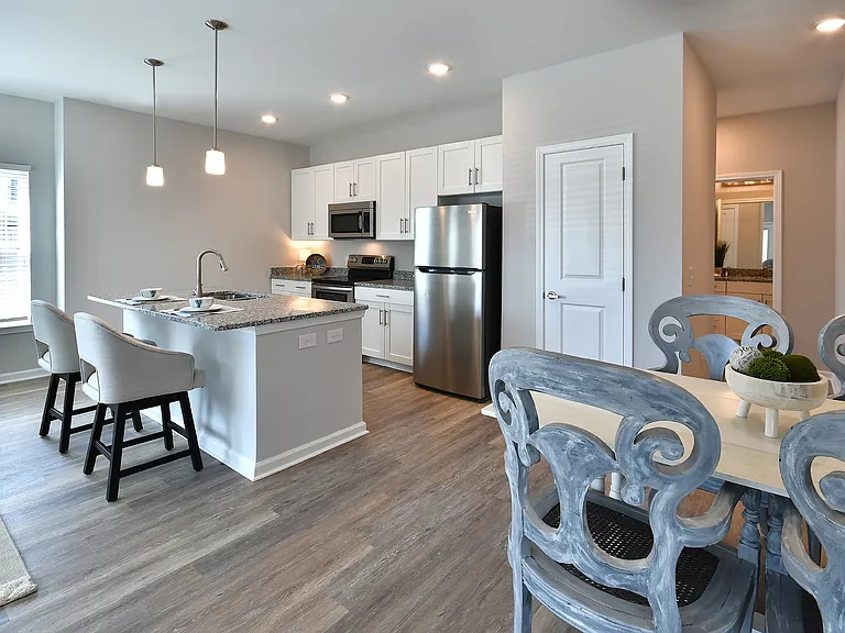 Grand Oaks Apartments — Photo 10