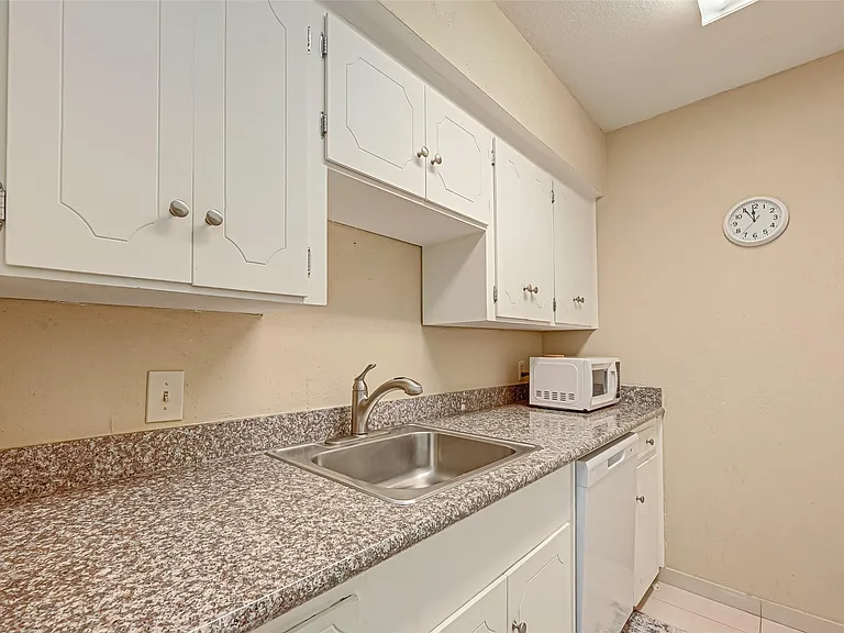 2121 Fountain View Dr #16 — Photo 15