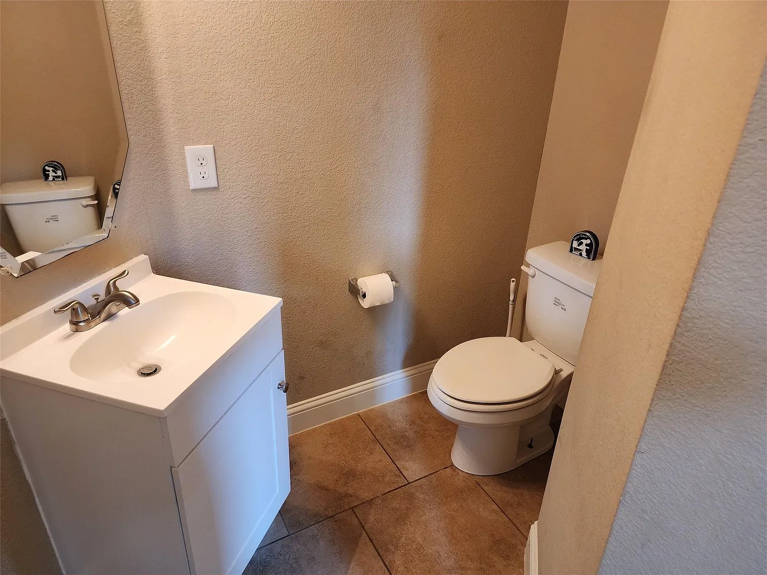 4 bed, 2062 sqft, $2,825 — Photo 3