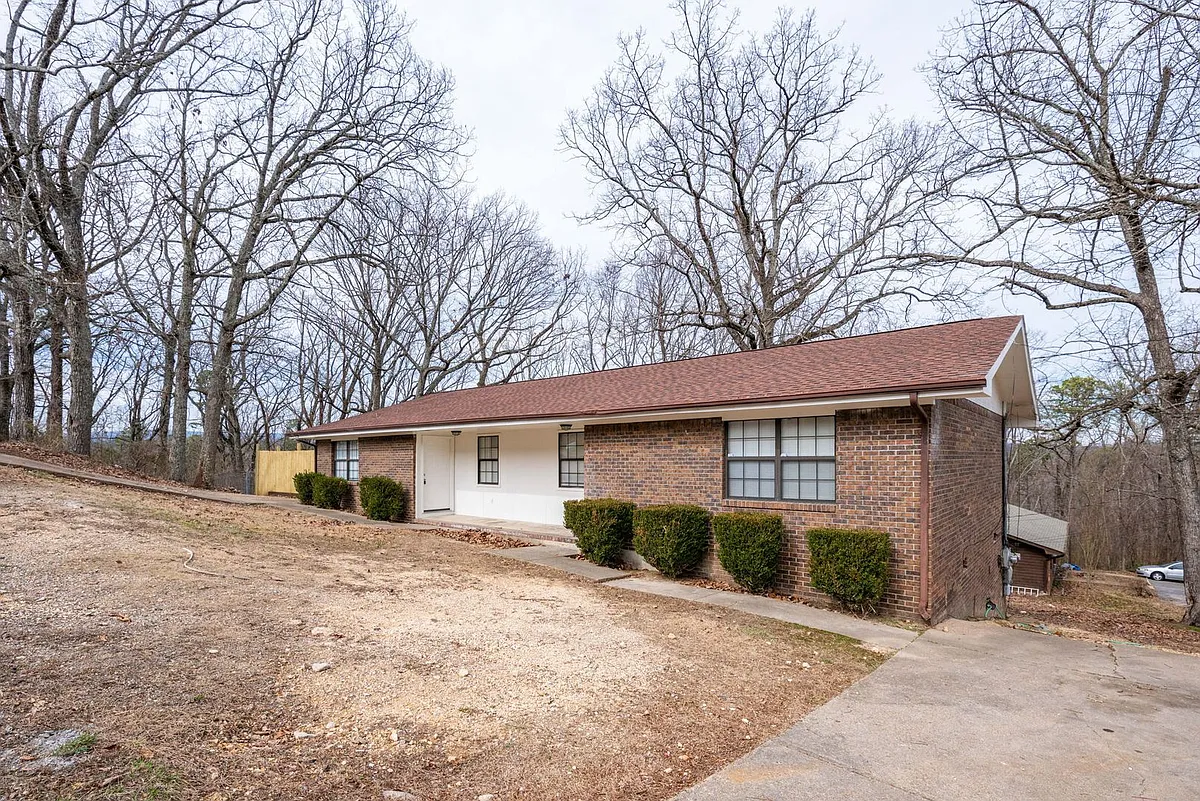 Building Photo - 340 Alpine Dr
