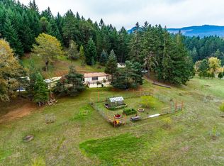300 Escondido Dr, Umpqua, OR 97486