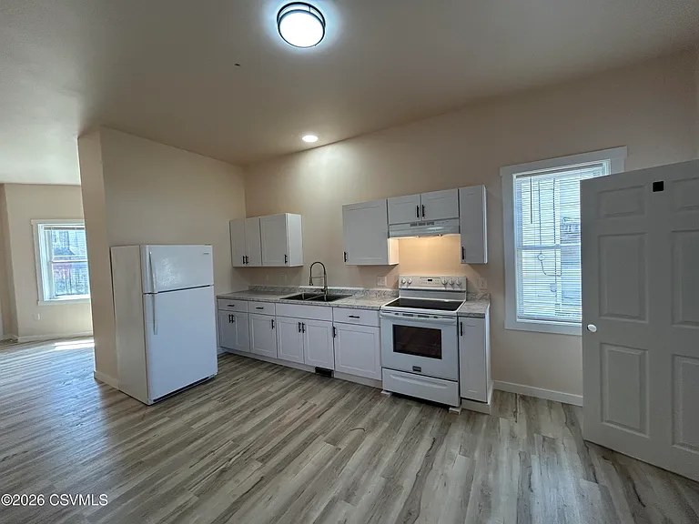 940 Reagan St — Photo 6