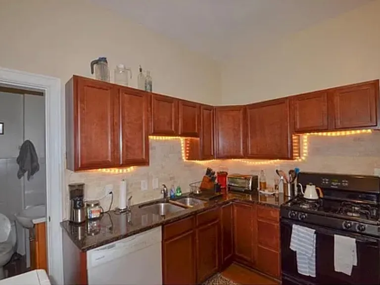 40 Bowen St #A — Photo 1