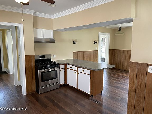 5th image of 262 Ridge St