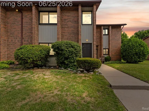33693 Pondview Cir, Livonia, MI 48152