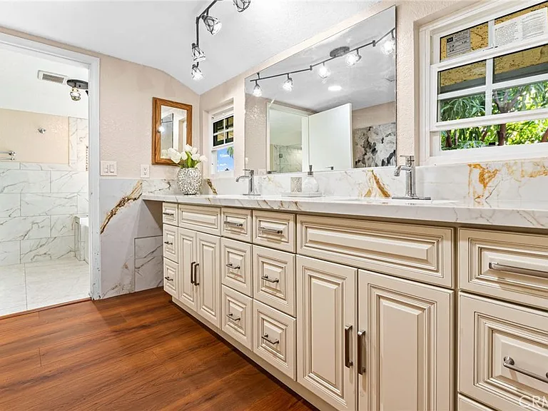1236 E Sierra Madre Ave — Photo 21