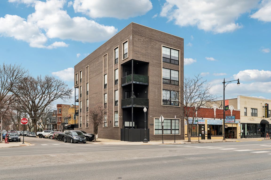 W Irving Park Rd-L1802-001.jpg