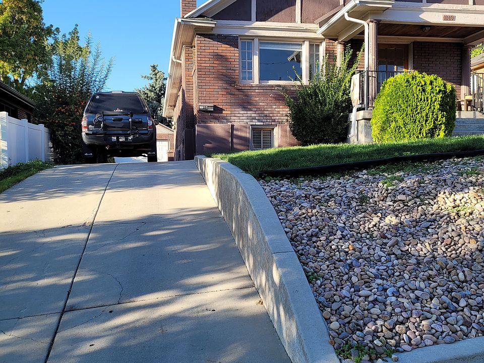 front of house - apartment in the back
