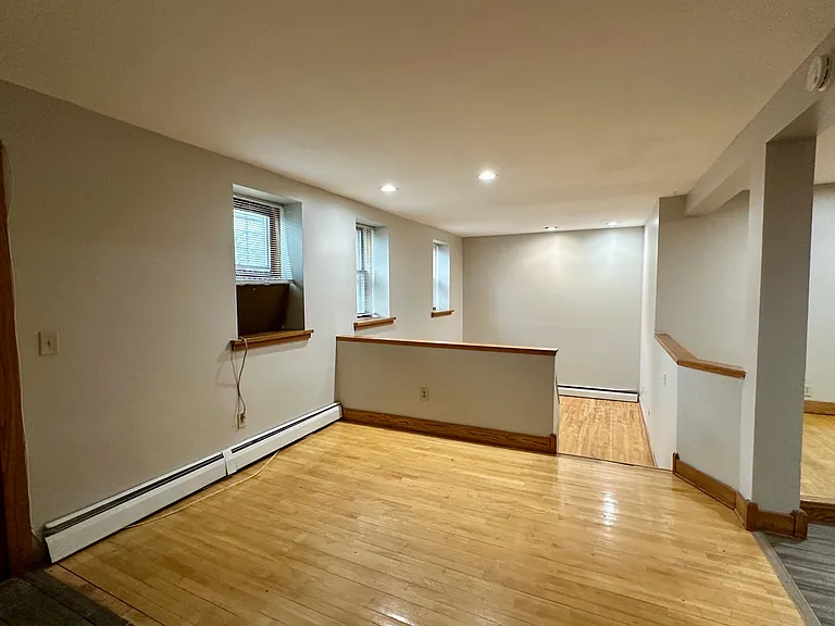 Emerson Manor Flats — Photo 12