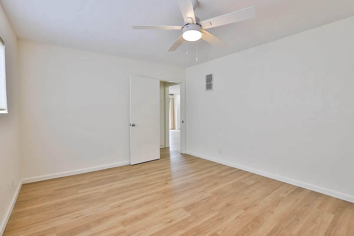 Building Photo - 4076 Jackson Ave #1A