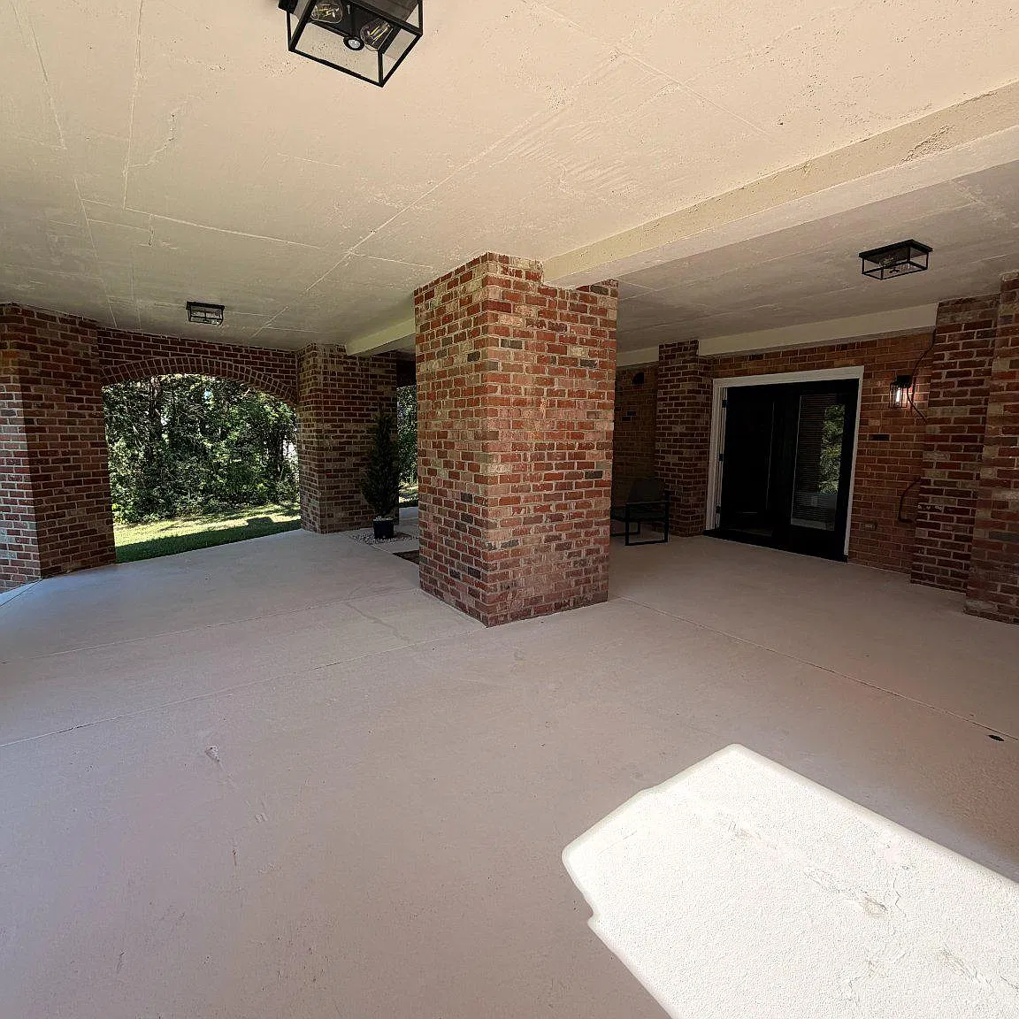 1 bed, 1.0 bath, 2518 sqft, $1,200 — Photo 1