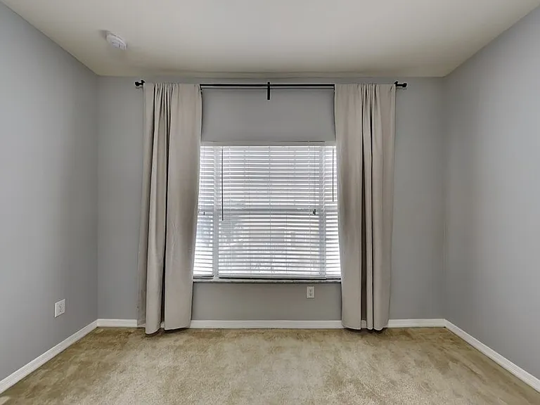 2550 Grand Central Pkwy #11 — Photo 15