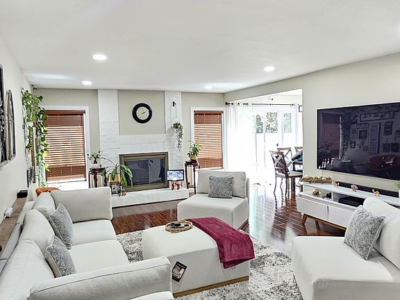 3rd image of 2387 Royal Ann Dr